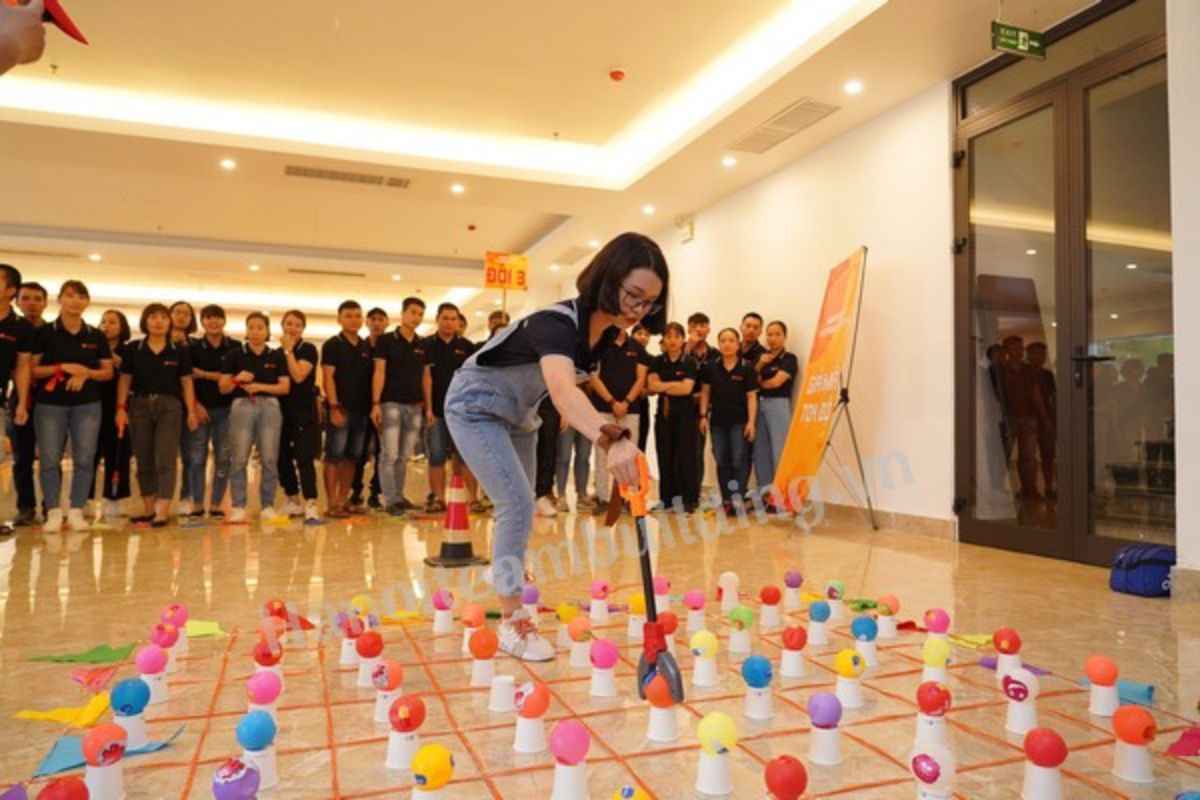 Không khí sôi động trong hoạt động Huấn luyện Indoor & Kickoff – gắn kết đội nhóm và khởi động tinh thần doanh nghiệp Không khí sôi động trong hoạt động Huấn luyện Indoor & Kickoff – gắn kết đội nhóm và khởi động tinh thần doanh nghiệp