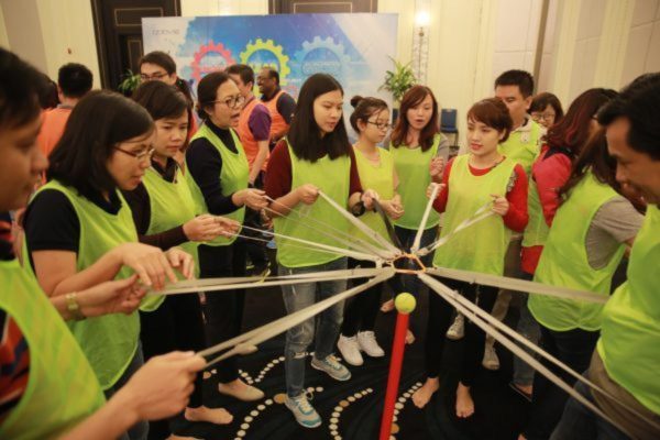 Trò chơi thử thách 99s trong chương trình Huấn luyện Indoor & Kickoff dành cho doanh nghiệp phát triển teamwork