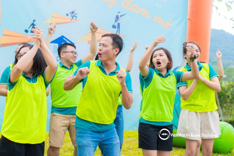 Không khí check in sôi động trong chương trình team building leader diamond 2025-2026