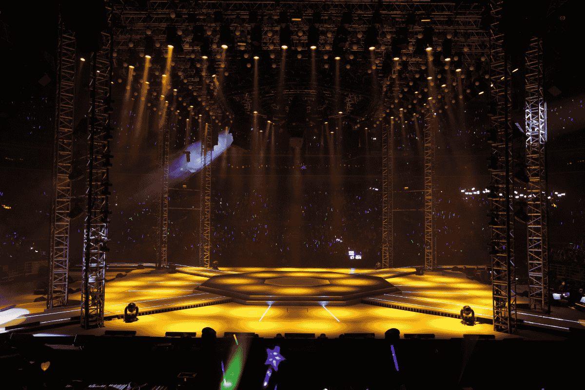 Thiết kế sân khấu tối ưu trải nghiệm khán giả trong sự kiện doanh nghiệp