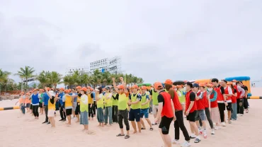 Cẩm Nang Tổ Chức Team Building Biển 2026 Từ A-Z