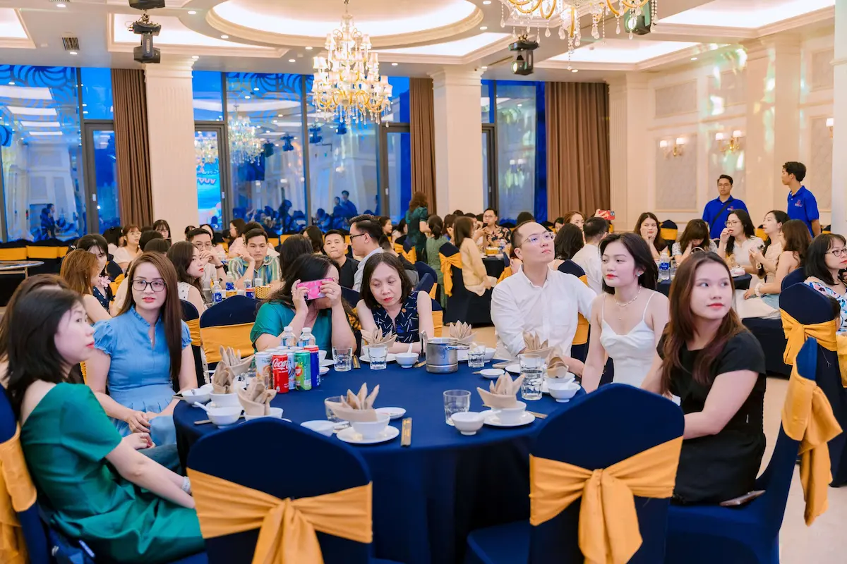Cán bộ VPBank cháy hết mình tại teambuilding tại Hạ Long năm 2025