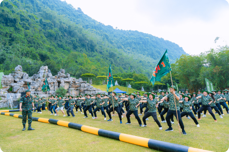 Khách Hàng Teambuilding quân đội bà thu hương trả lời phỏng vấn của viet vision team building