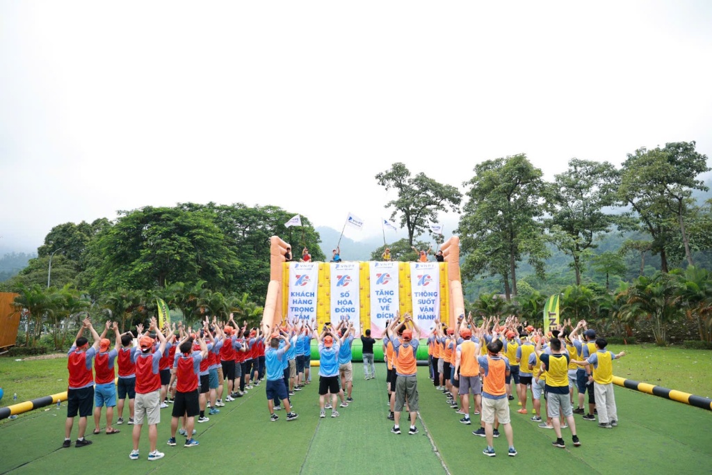Nhân sự VNPT tham gia team building tại Paragon Resort