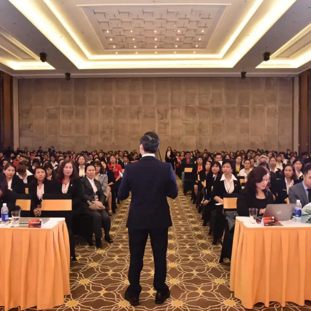 Seminar là buổi hội thảo chuyên đề, nơi kiến thức được gieo trồng