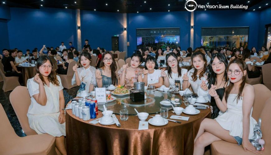 Toàn cảnh tổ chức Year End Party tại nhà hàng sang trọng