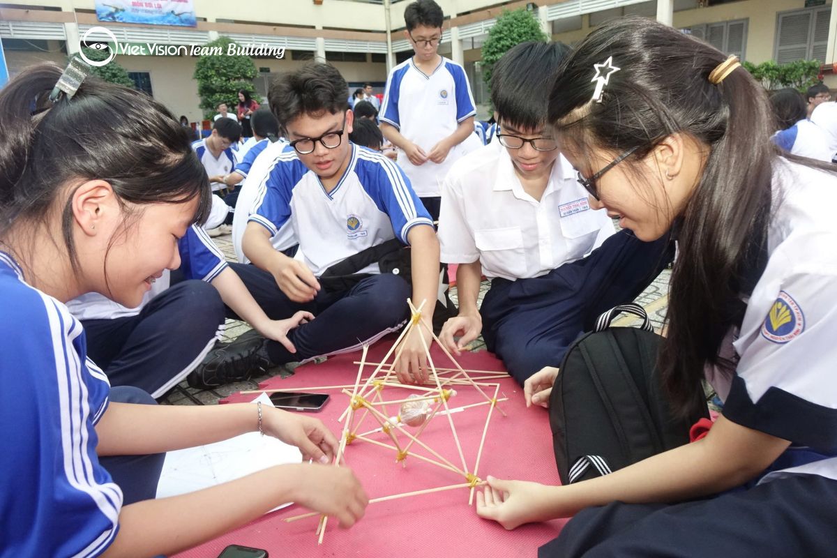 Trò Chơi Tập Thể Vui Nhộn “Thử Thách Thả Trứng”