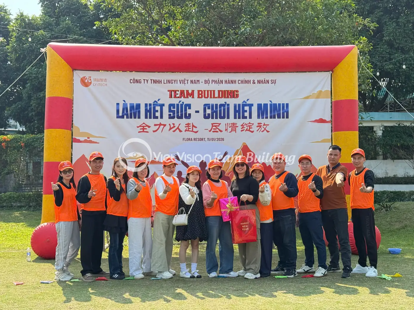 Đội chơi chụp ảnh tổng kết sau chương trình team building