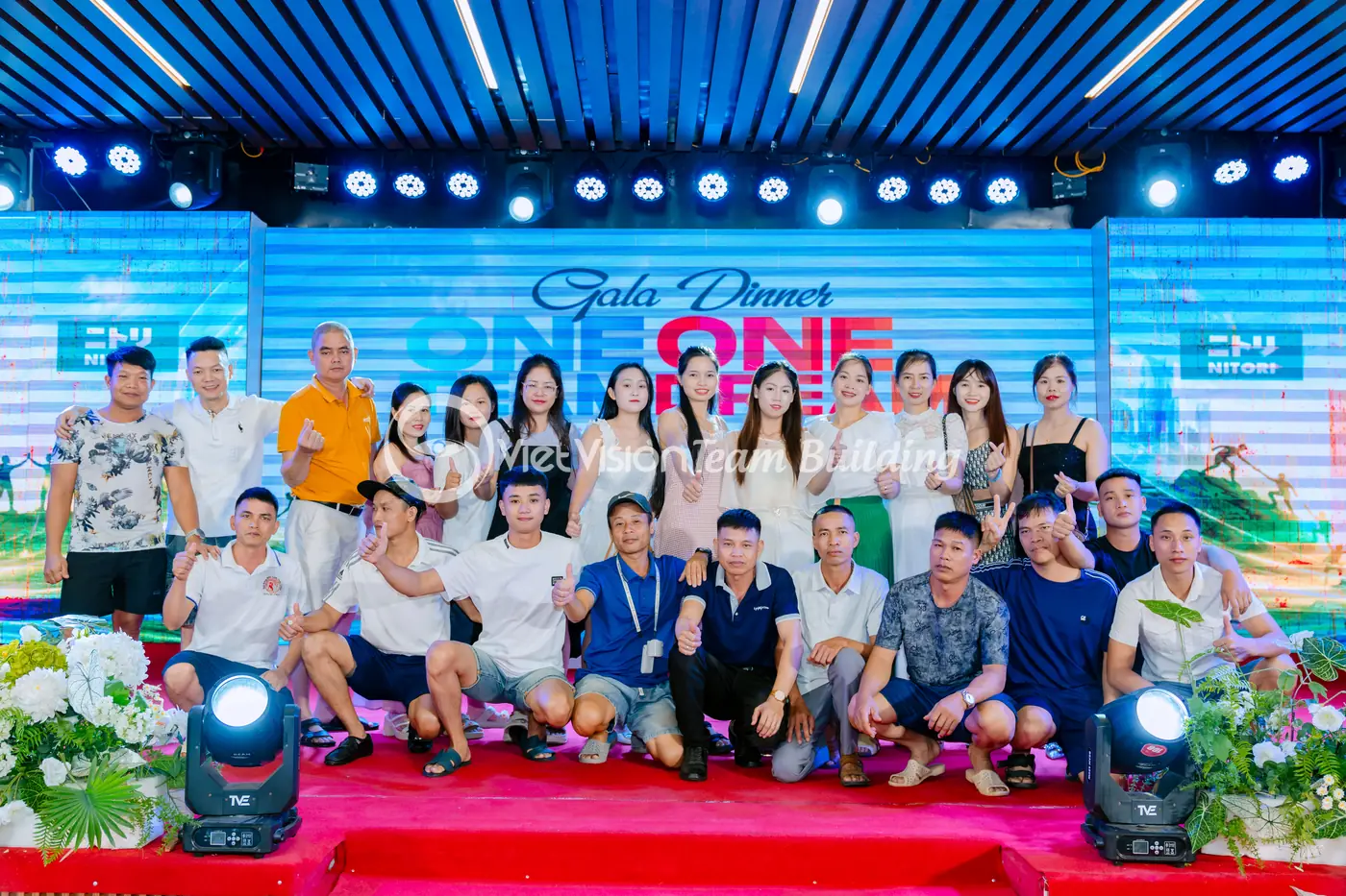 Ảnh tập thể sau chương trình gala