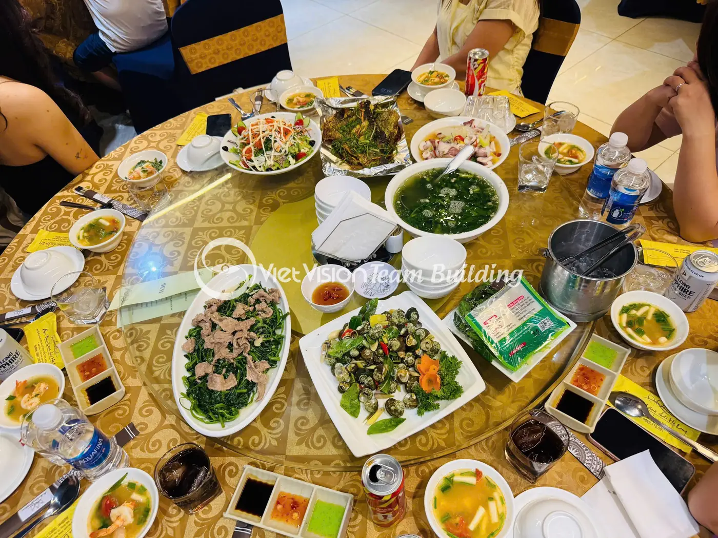 Bữa ăn sáng trong chuyến đi Hạ Long cần chọn theo lịch trong ngày
