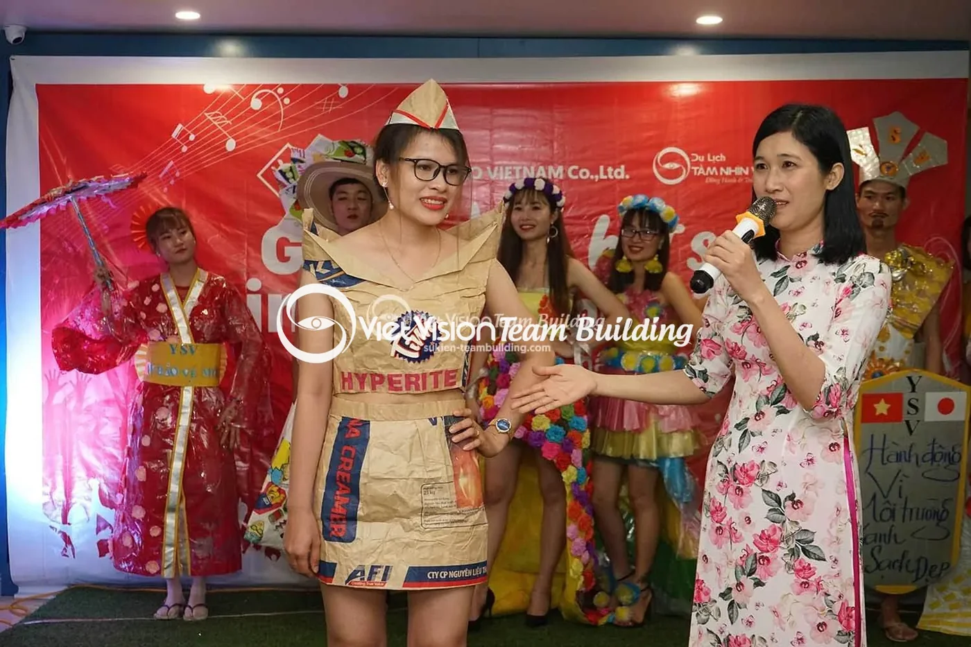 Sân khấu và nhận diện đồng bộ với khu vực check-in Sân khấu và nhận diện đồng bộ với khu vực check-in