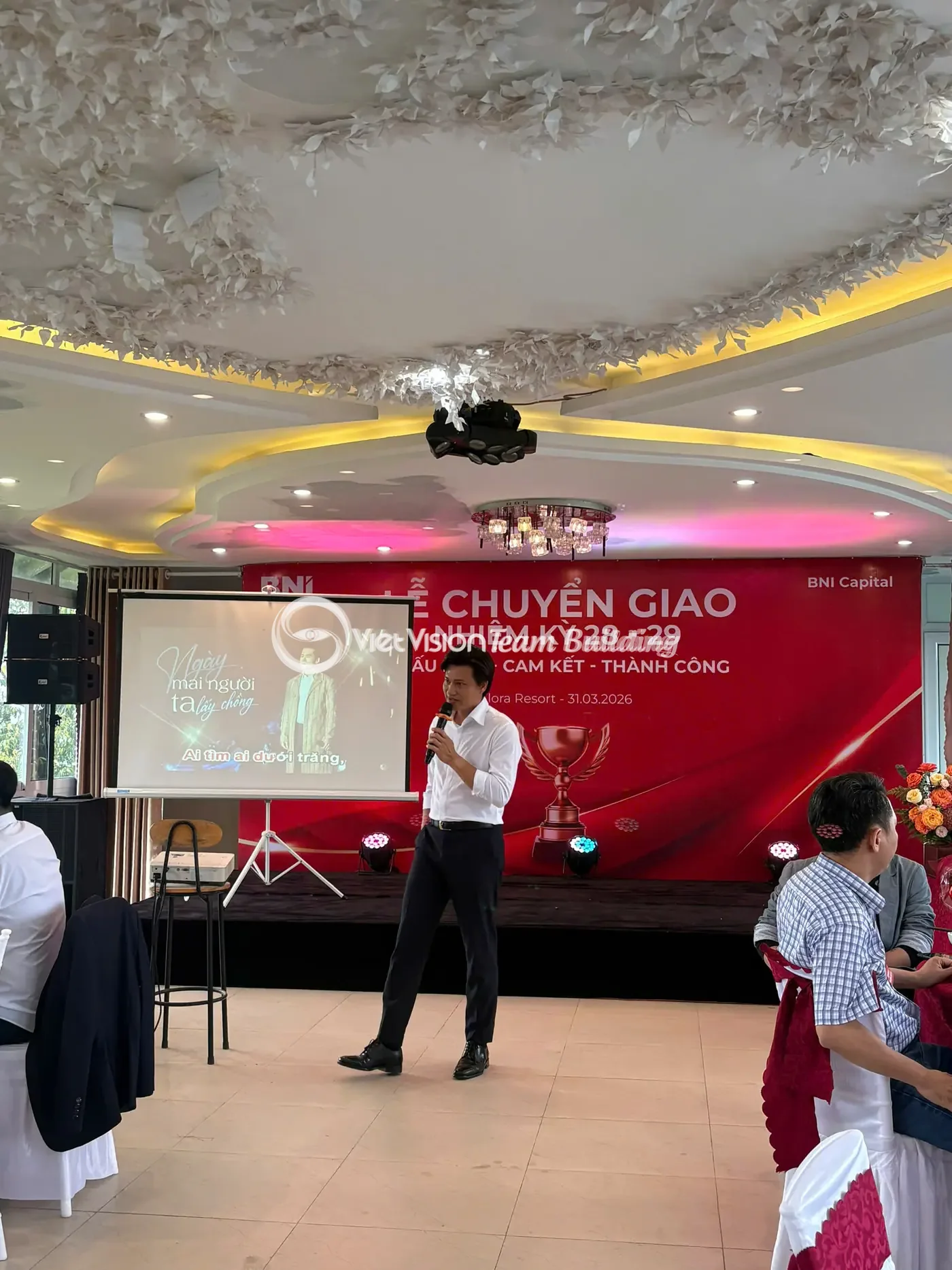 Màn hình hướng dẫn giúp giảm câu hỏi tại quầy đón khách Màn hình hướng dẫn giúp giảm câu hỏi tại quầy đón khách