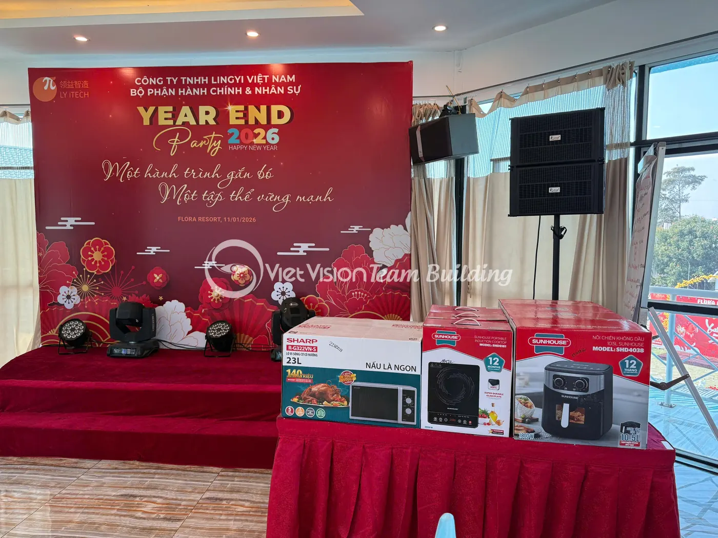 Bàn quà tặng và vật phẩm sự kiện trong chương trình doanh nghiệp