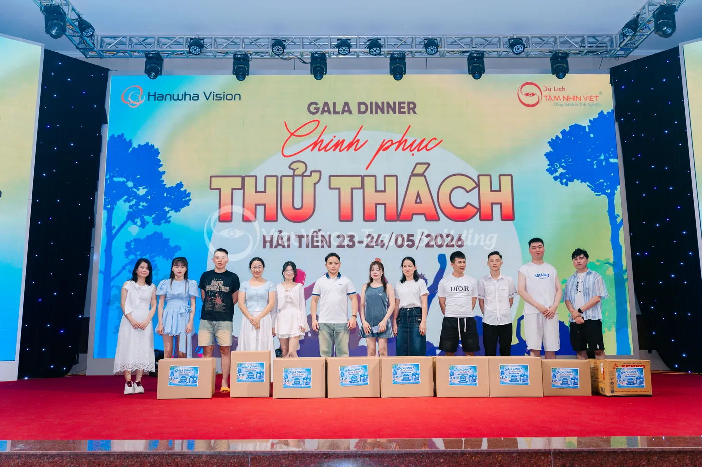 Backdrop gala dinner nối tiếp chủ đề team building cho công ty