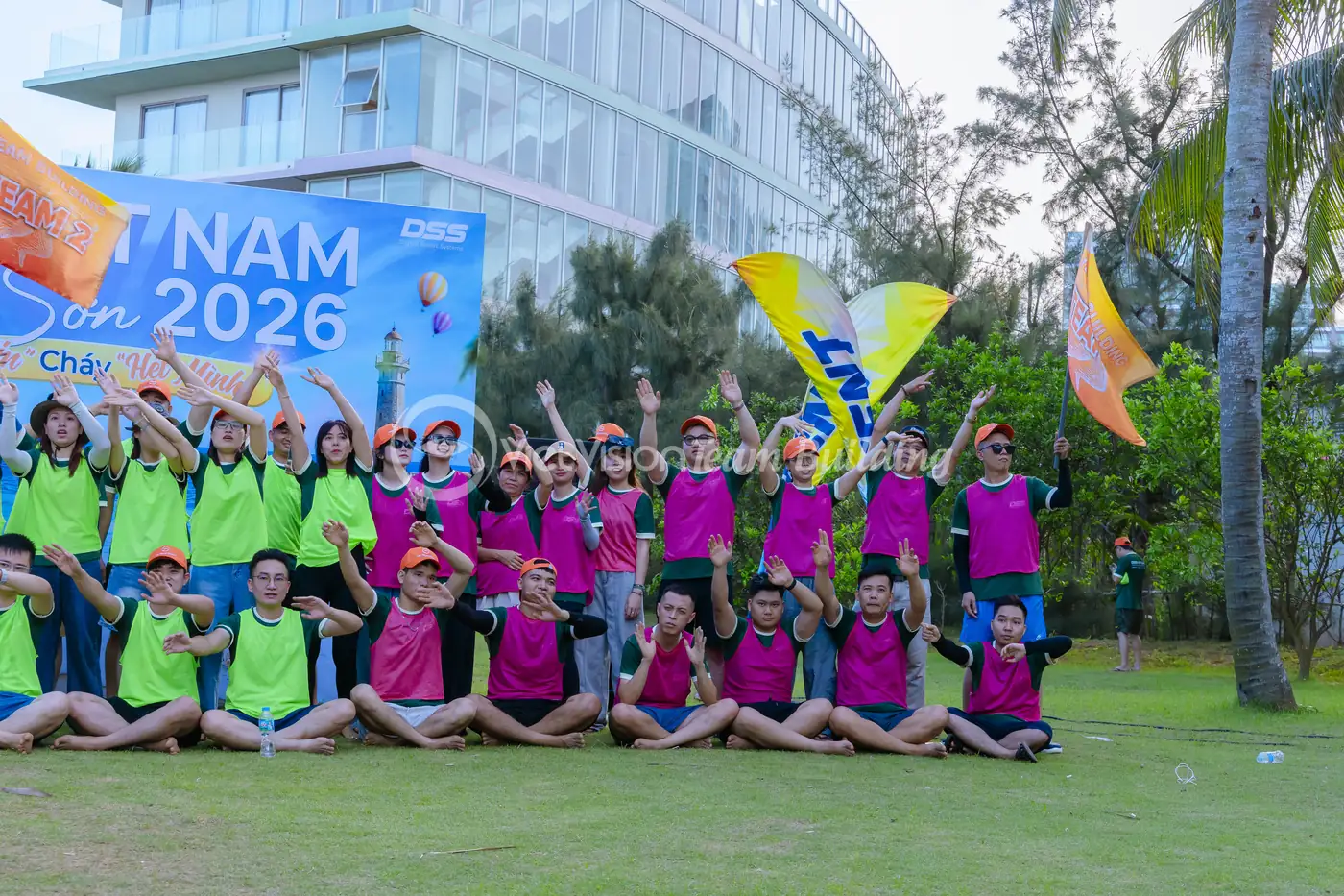 Đội chơi chụp ảnh tổng kết sau chương trình concept team building