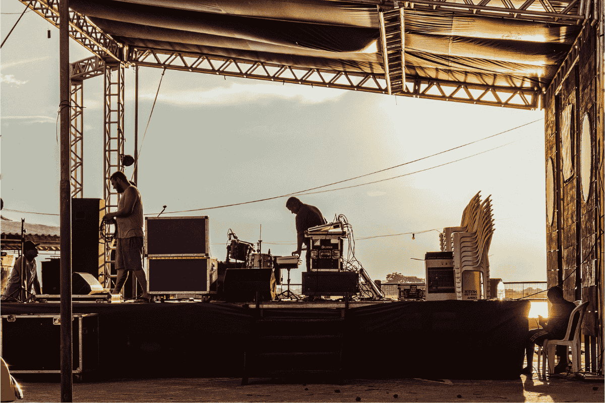 Ứng dụng công nghệ hiện đại trong sản xuất và dàn dựng sự kiện