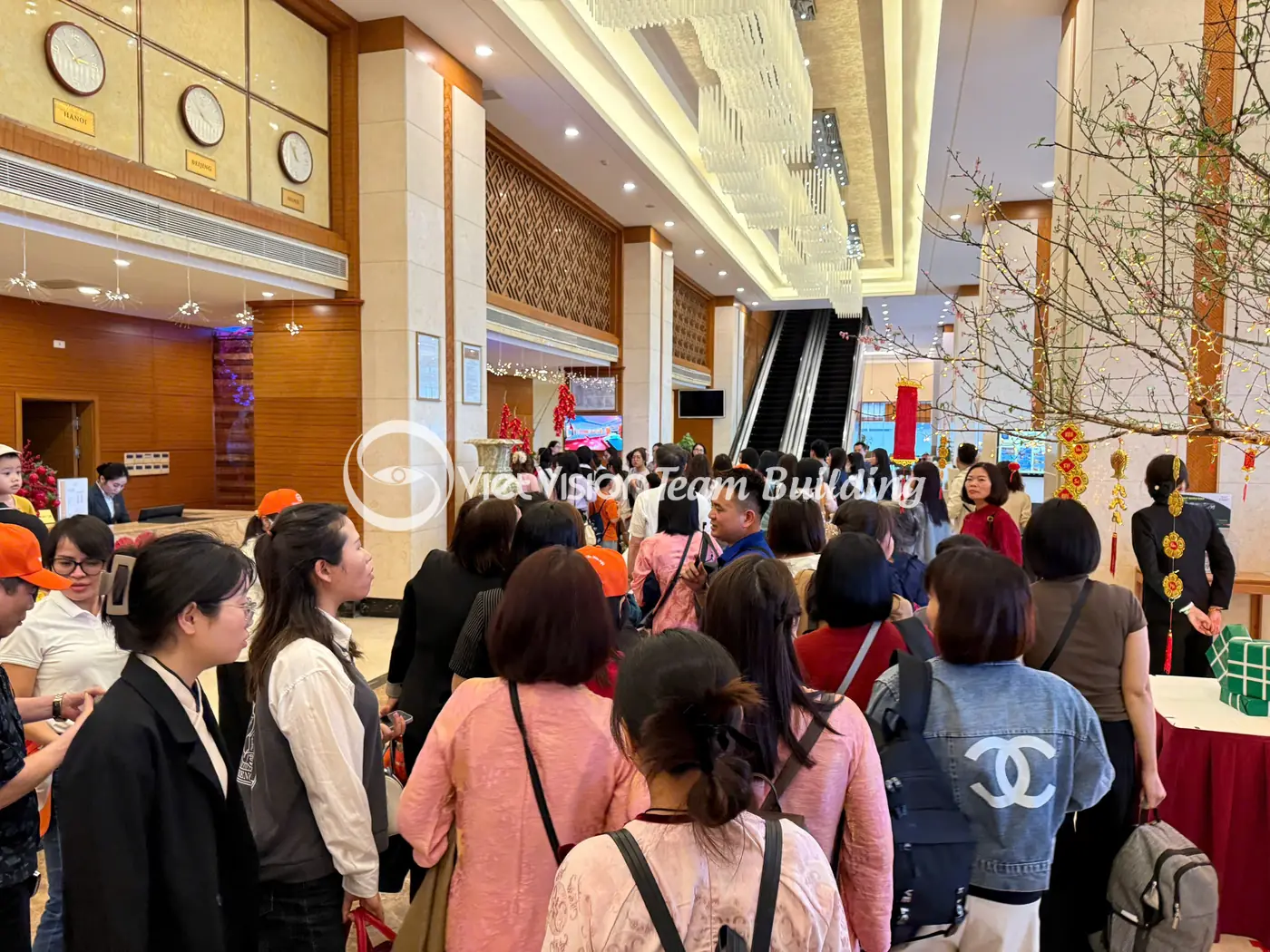 Chọn quà Hạ Long theo người nhận giúp tránh mua quá nhiều món khó dùng