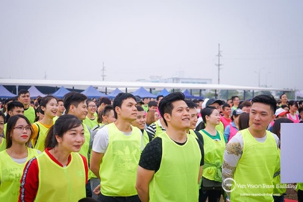 Nơi cho thuê dụng cụ đồ tổ chức team building - Áo lưới team màu xanh