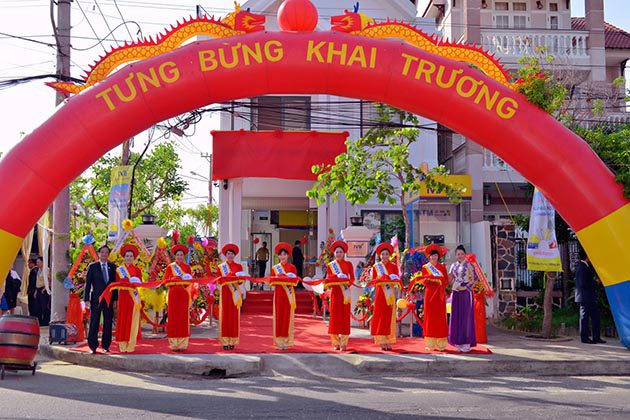 Kết quả hình ảnh cho lá»
khai trương khánh thà nh