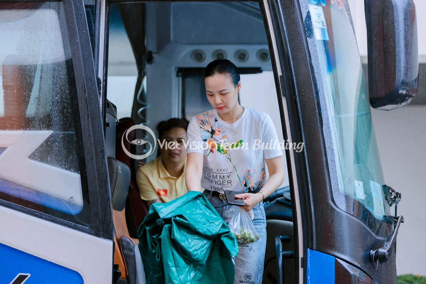 Đón khách lên xe company trip