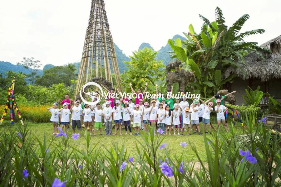 Hoạt động tập thể giúp kiến thức chuyển thành hành động Hoạt động tập thể giúp kiến thức chuyển thành hành động