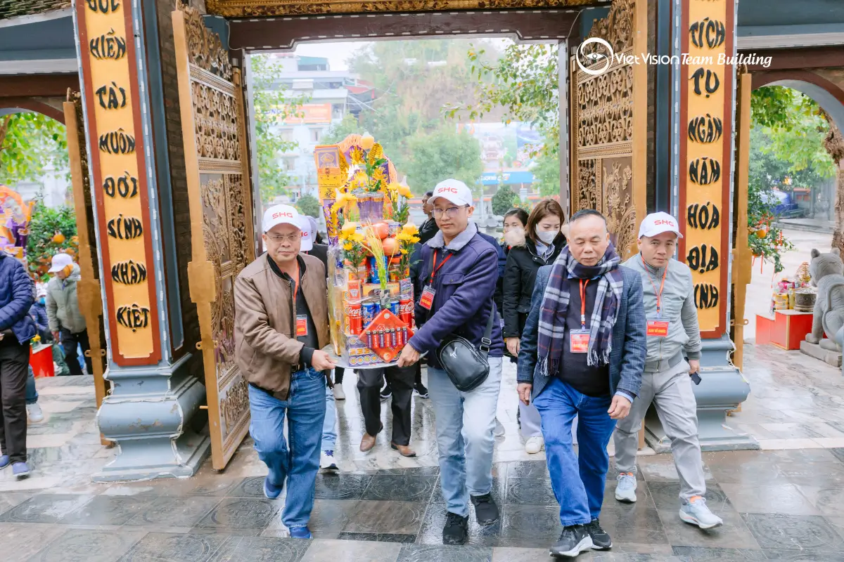 du xuân đầu năm đi lễ cầu lộc cầu tài cho doanh nghiệp