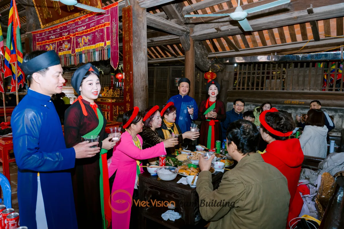 Du xuân làng thổ hà