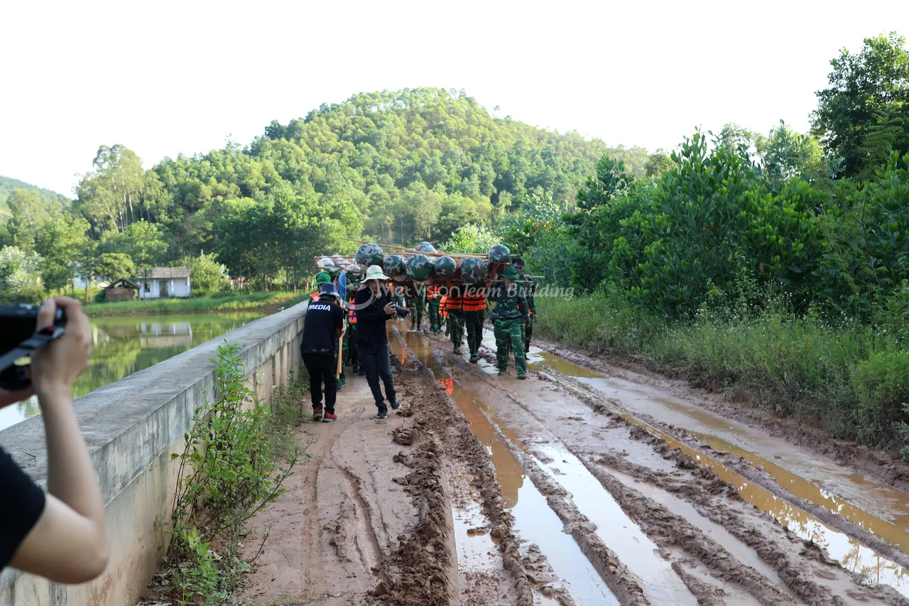 Đường địa hình tại Hamatra Đại Lải cho hoạt động team building quân đội 2 ngày 1 đêm