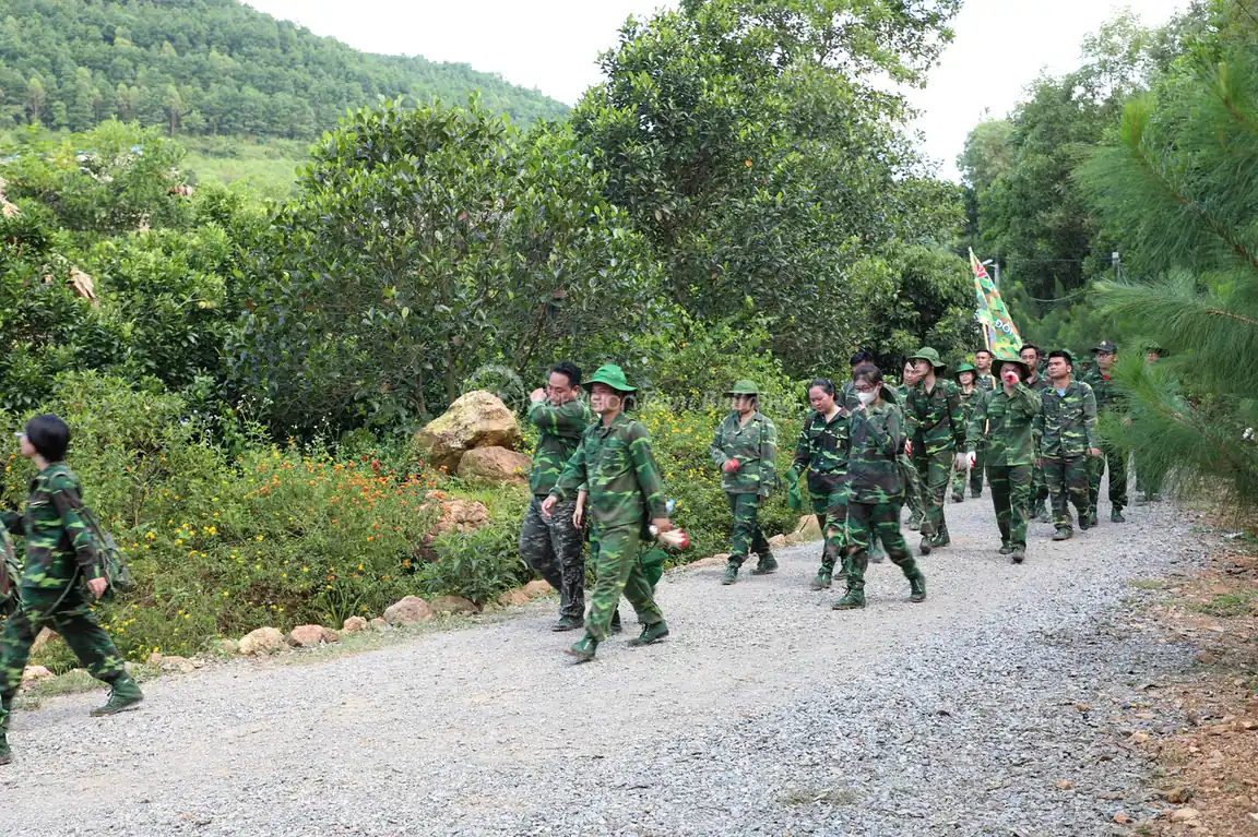 Đội hình hành quân trong chương trình team building quân đội tại Hamatra Đại Lải
