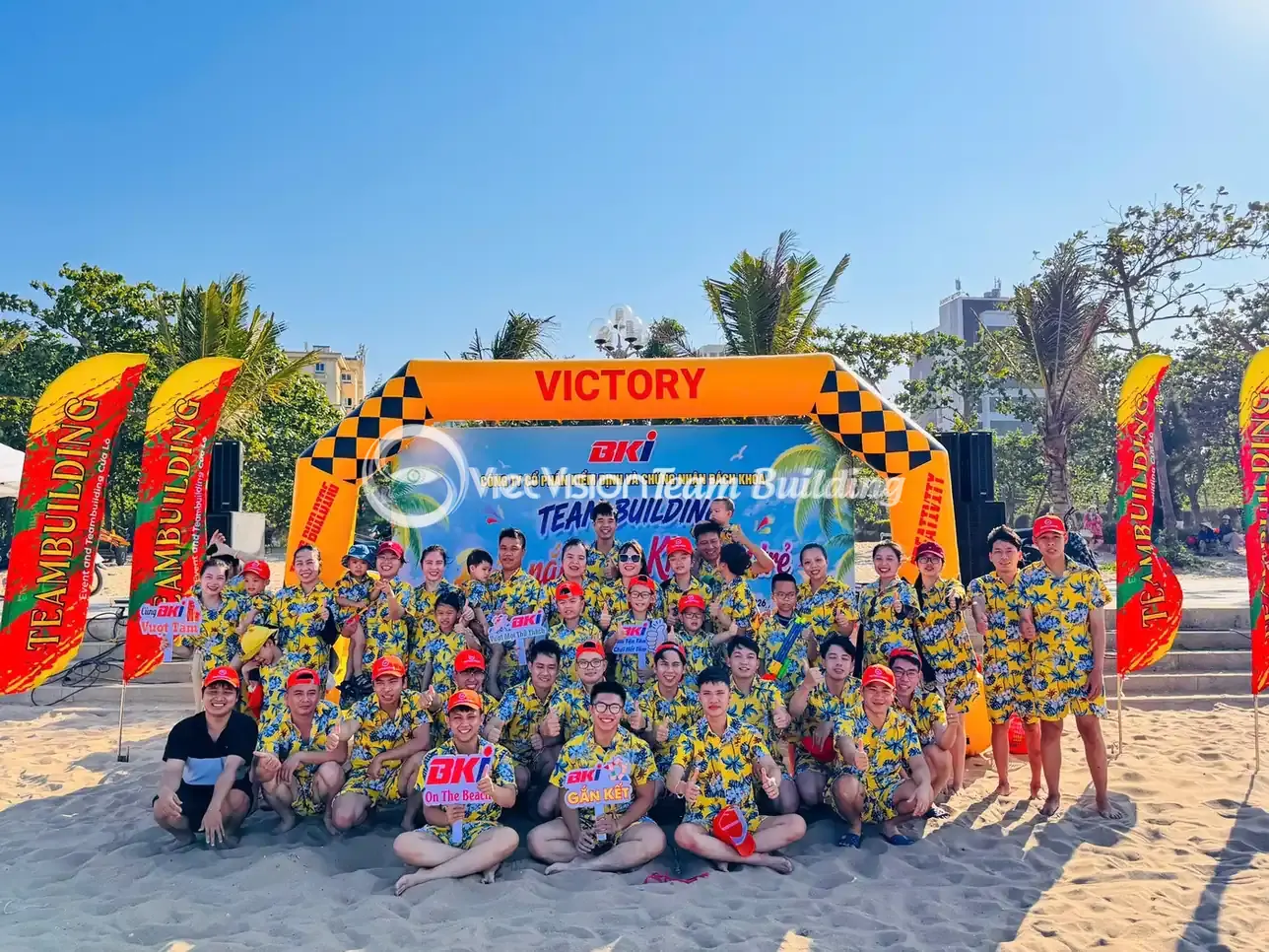 Tập thể doanh nghiệp tại địa điểm tổ chức team building