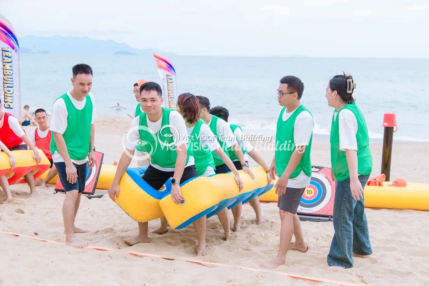 ??i ch?i ph?i h?p v?i ??o c? phao trong team building Nha Trang ??i ch?i ph?i h?p v?i ??o c? phao trong team building Nha Trang