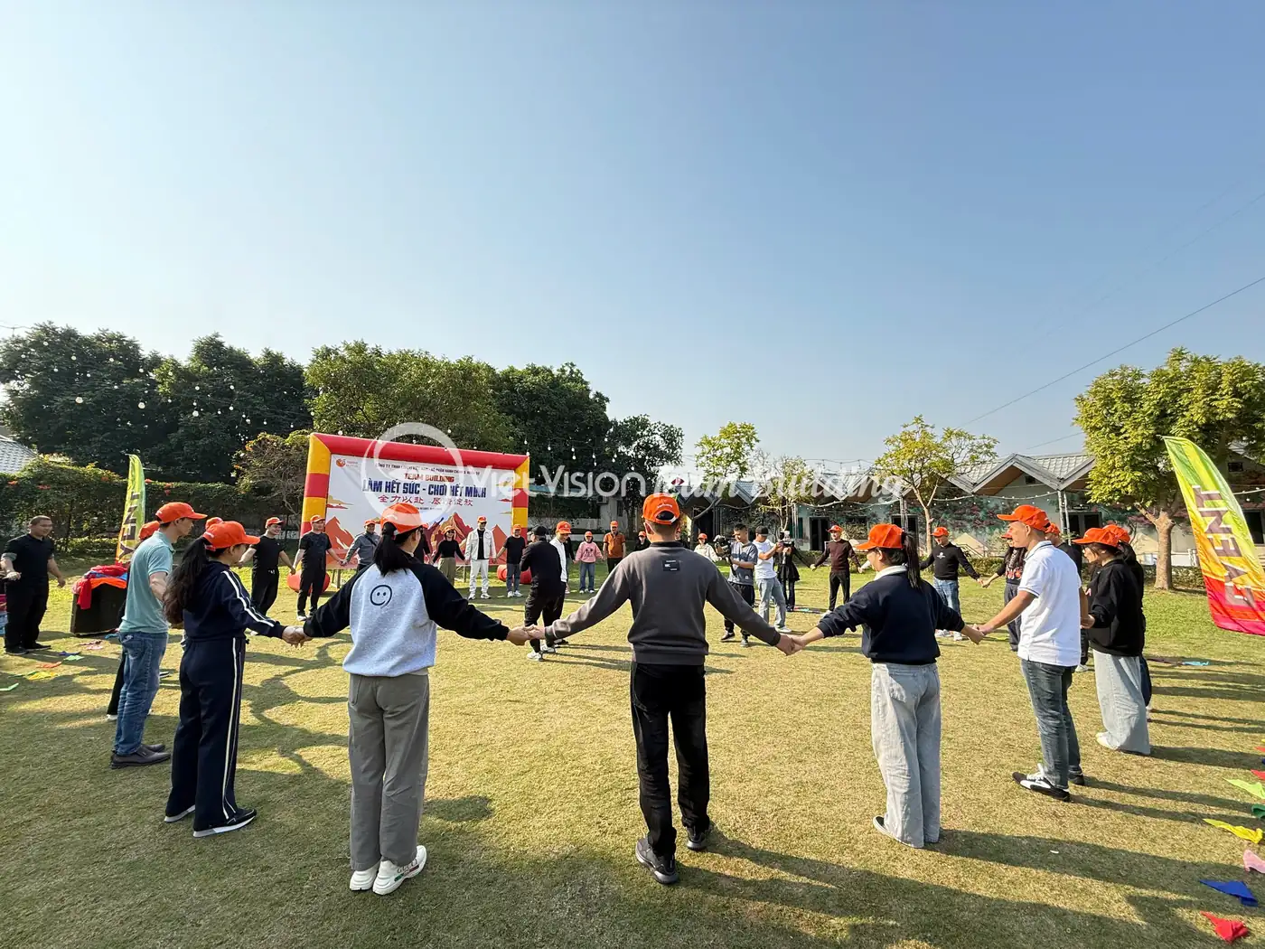 kịch bản team building Squid Game bắt đầu bằng phần chia đội và khởi động