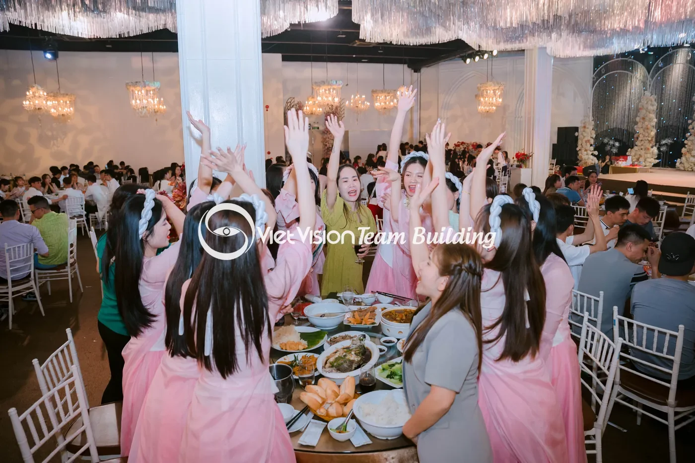 Khán giả tương tác giúp phần mở màn không thành độc thoại Khán giả tương tác giúp phần mở màn không thành độc thoại