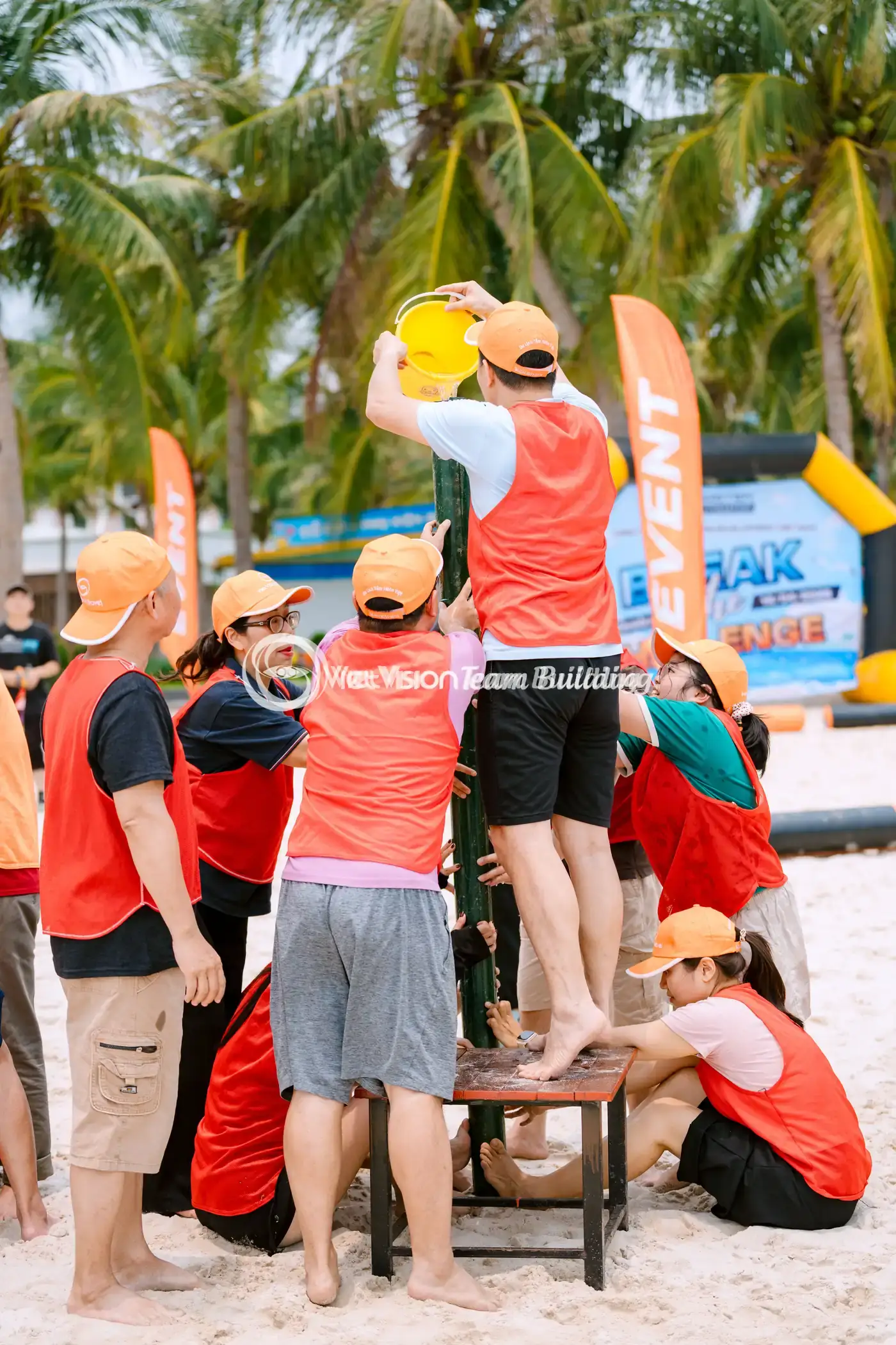 Đạo cụ và nhân sự vận hành là một phần của chi phí team building Đạo cụ và nhân sự vận hành là một phần của chi phí team building
