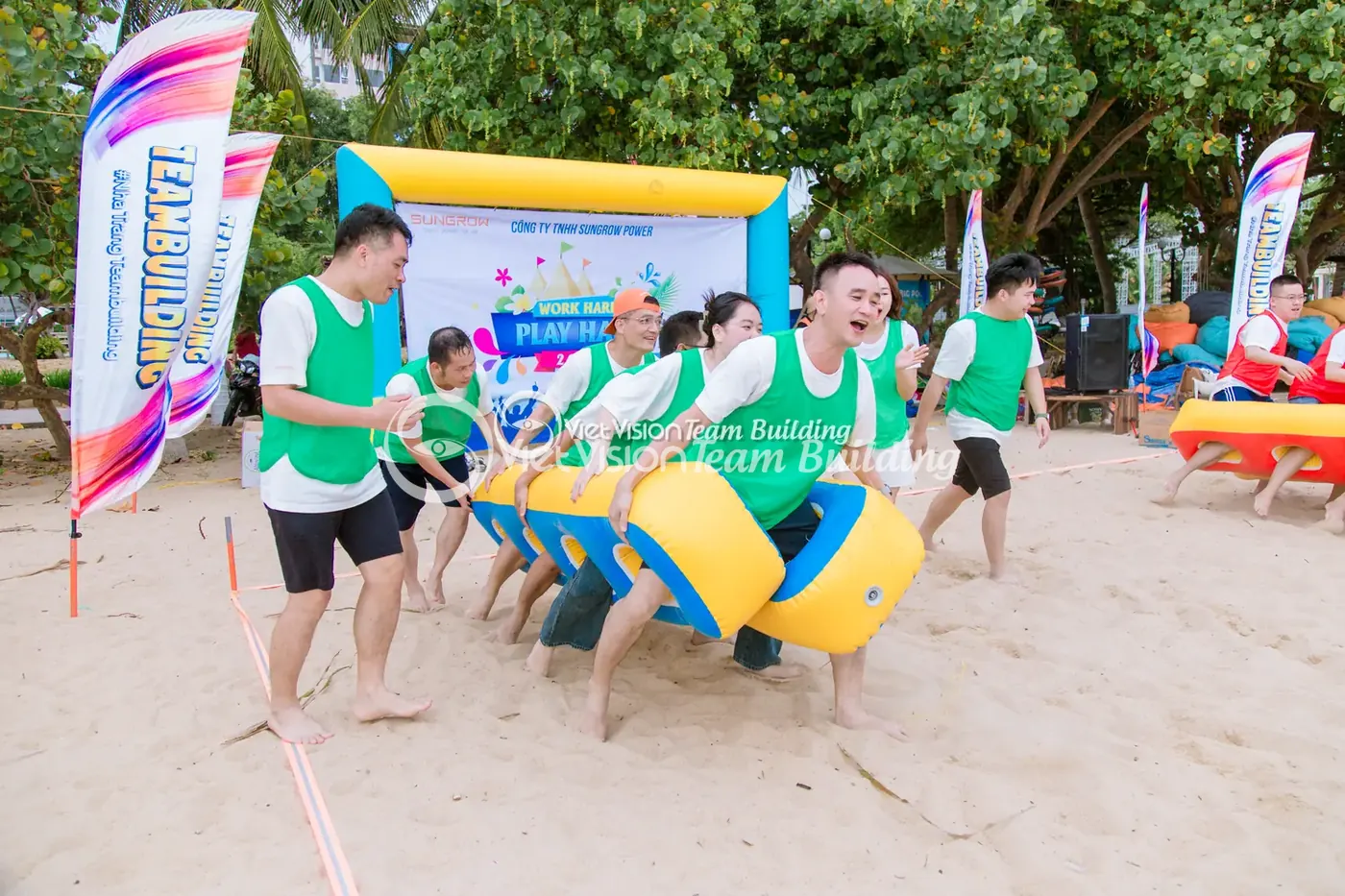 Đạo cụ và cách vận hành quyết định một phần ngân sách chương trình
