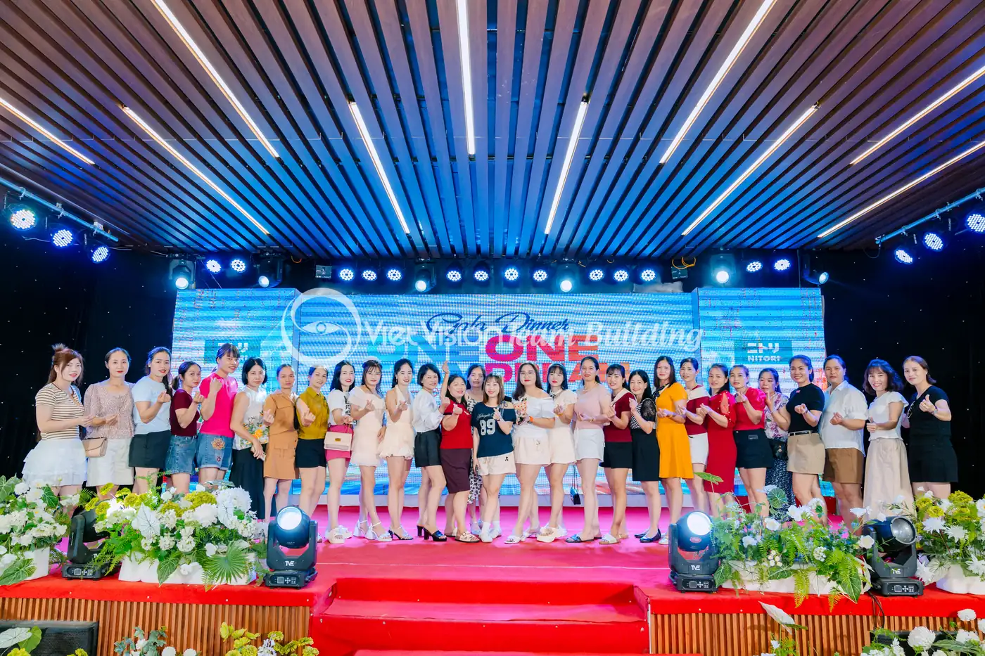 Sân khấu gala ở nhịp chương trình cao trào