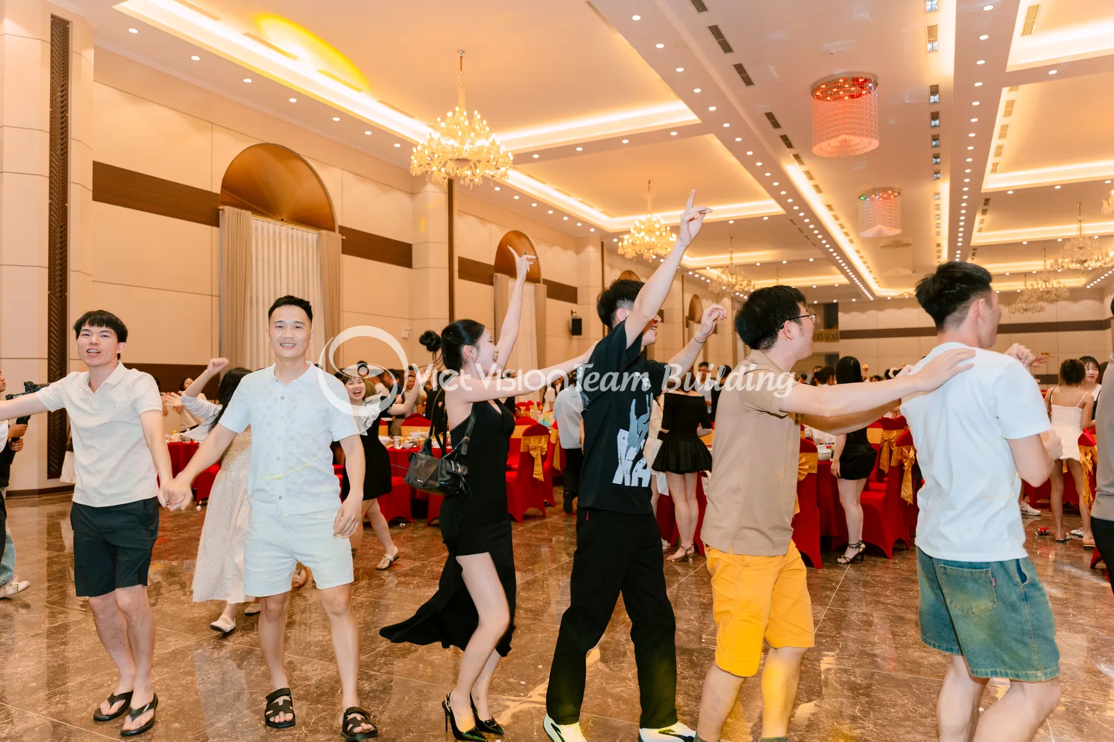 Nhân Viên Giao Lưu Trong Chương Trình Công Ty nhân viên giao lưu trong chương trình công ty