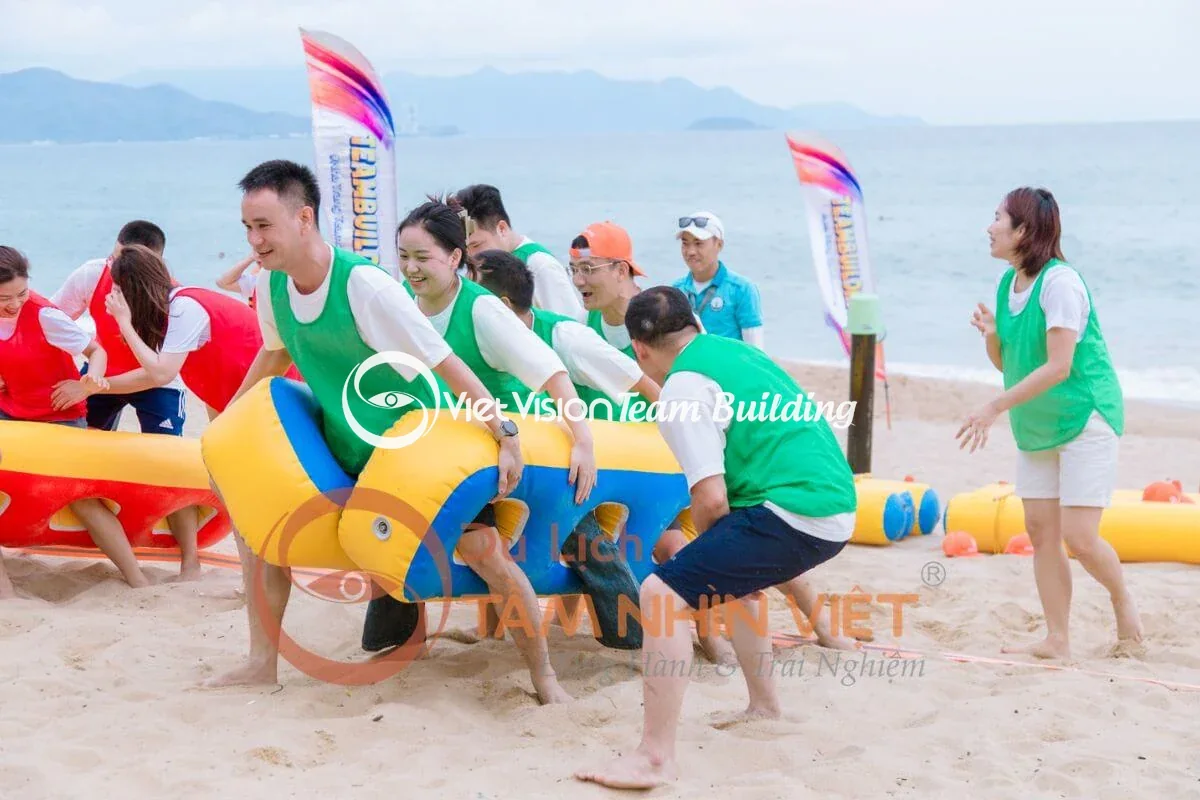 Trò chơi team building trên biển Trò chơi team building trên biển