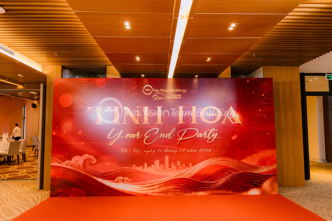Sân khấu backdrop sự kiện dùng để minh họa cách chọn slogan team building