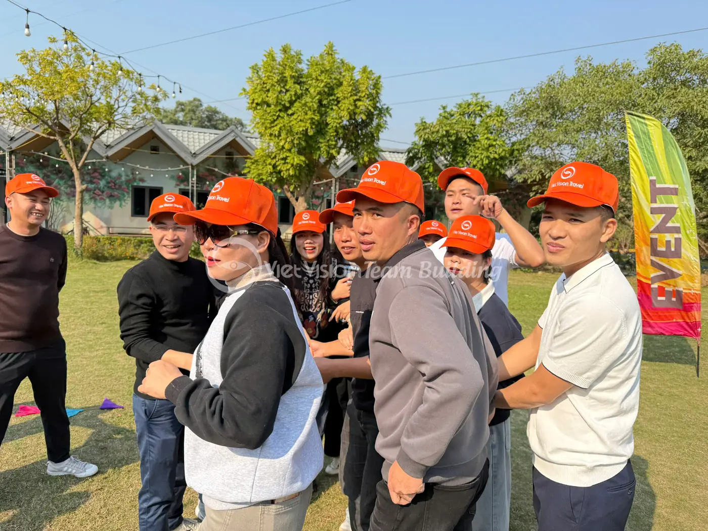 Nhân sự công ty phối hợp trong hoạt động đội nhóm