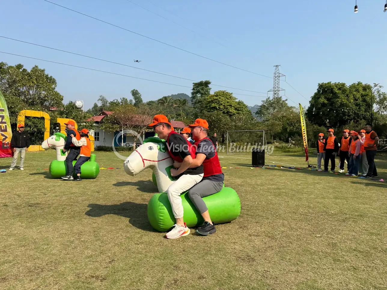 Hoạt động team building ngoài trời với trò chơi vận động