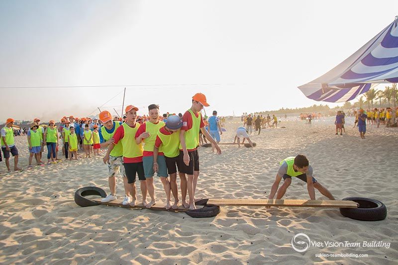 Sự khác nhau giữa tổ chức team building ngoài trời & trong nhà: