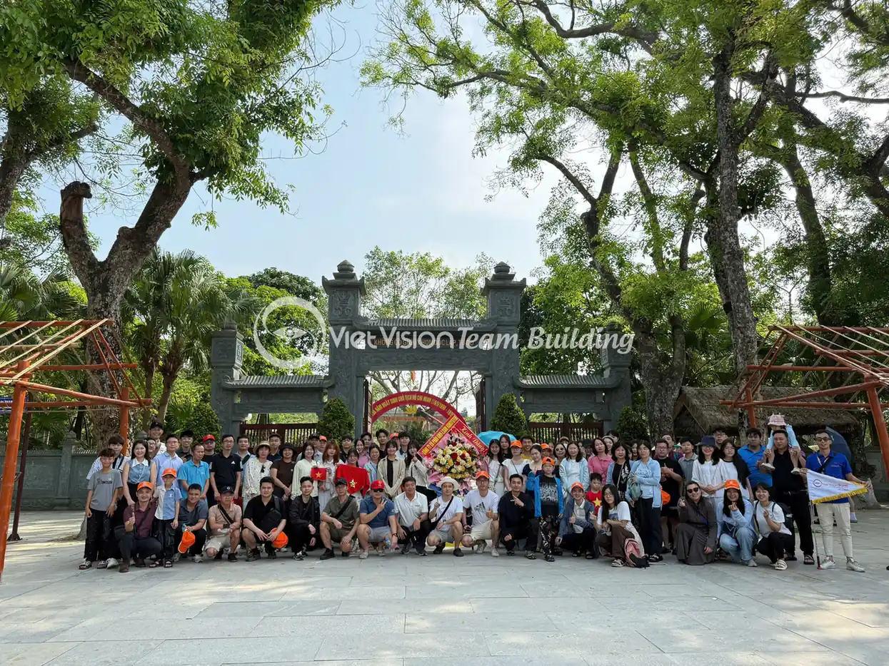 Tập Thể Công Ty Trong Chuyến Đi Hằng Năm tập thể công ty trong chuyến đi hằng năm