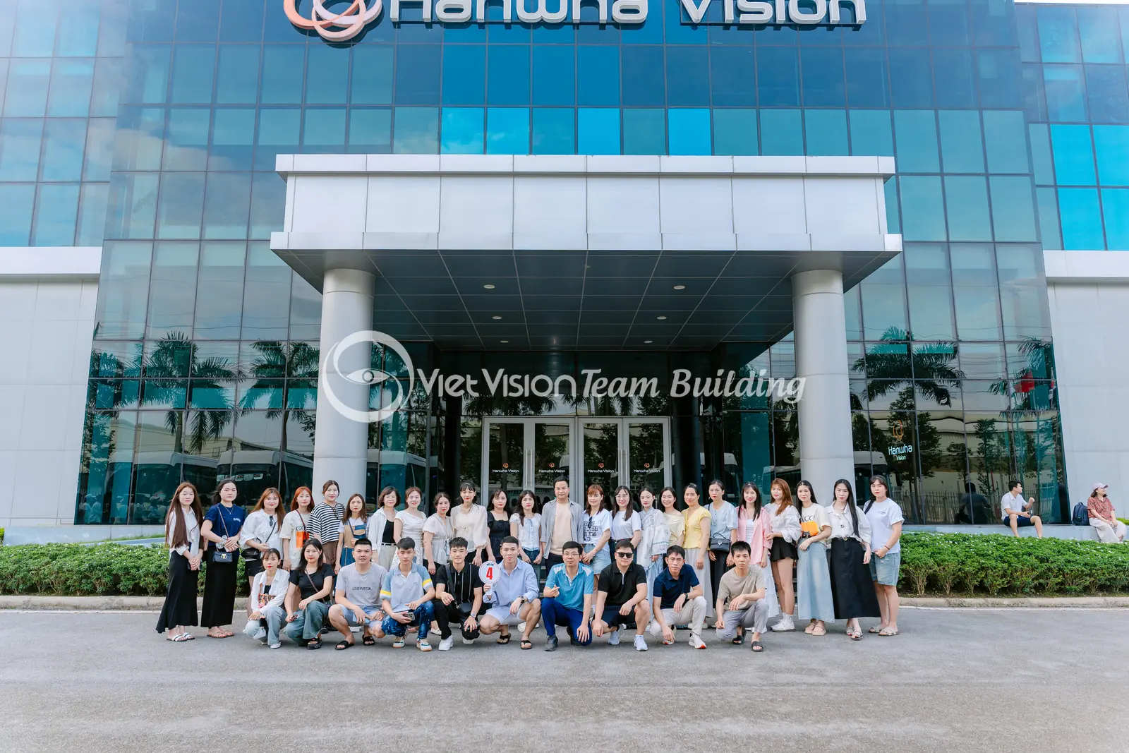 Tập Thể Nhân Viên Tại Trụ Sở Công Ty tập thể nhân viên tại trụ sở công ty