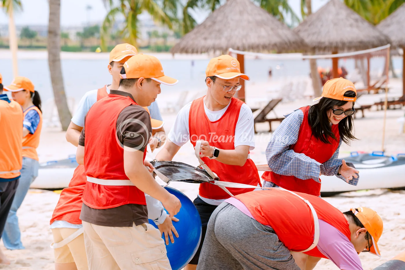 Các đội thi đấu an toàn trong hoạt động team building Amazing Race dành cho team sales