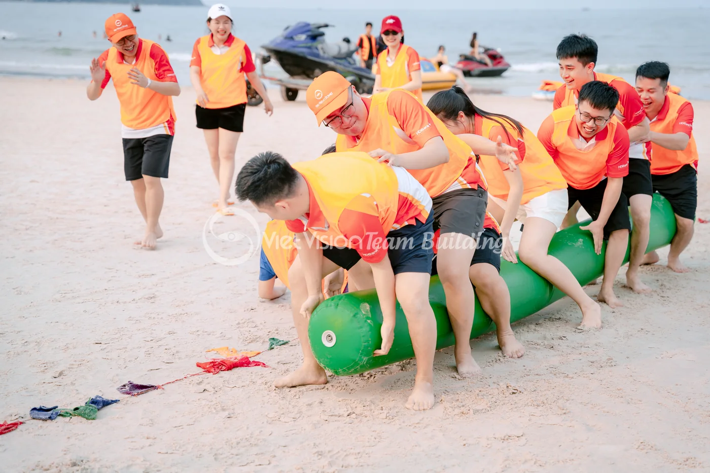 Trò vận động bãi biển cần được giảm nhịp trước giờ gala dinner