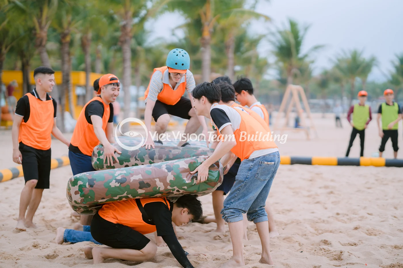 Đạo cụ team building bãi biển Hạ Long cần kiểm soát an toàn