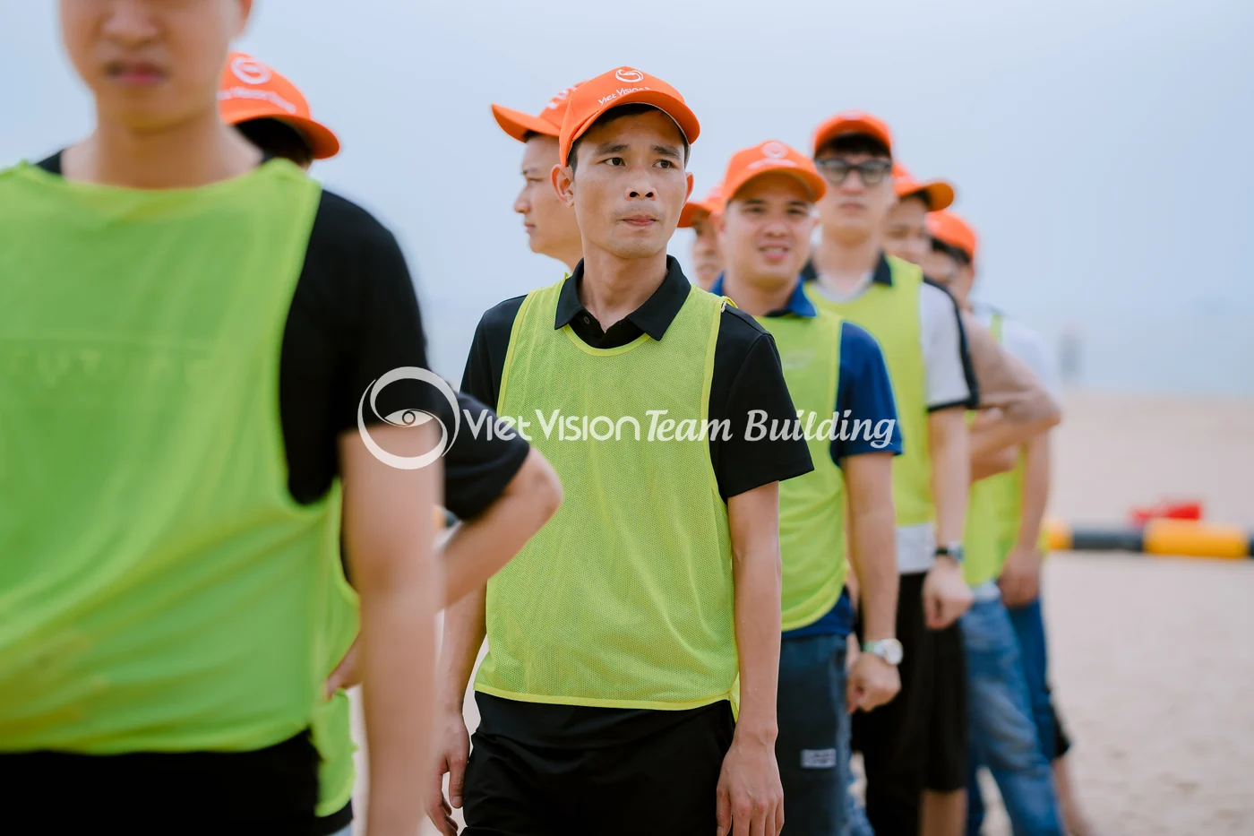 Đội hình người chơi team building Hạ Long xếp line trước khi bắt đầu game