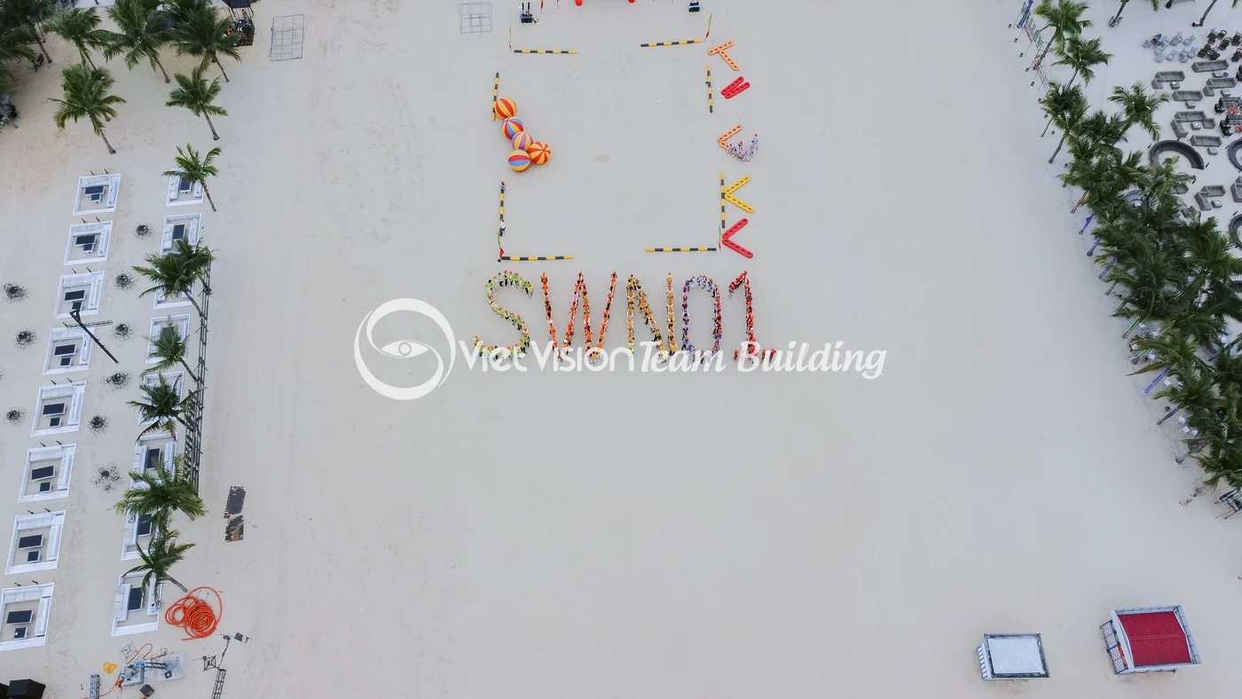 Flycam mặt bằng bãi chơi team building Hạ Long nhìn từ trên cao