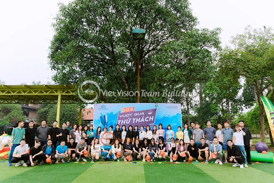 Đội ngũ doanh nghiệp tập trung trước hoạt động team building